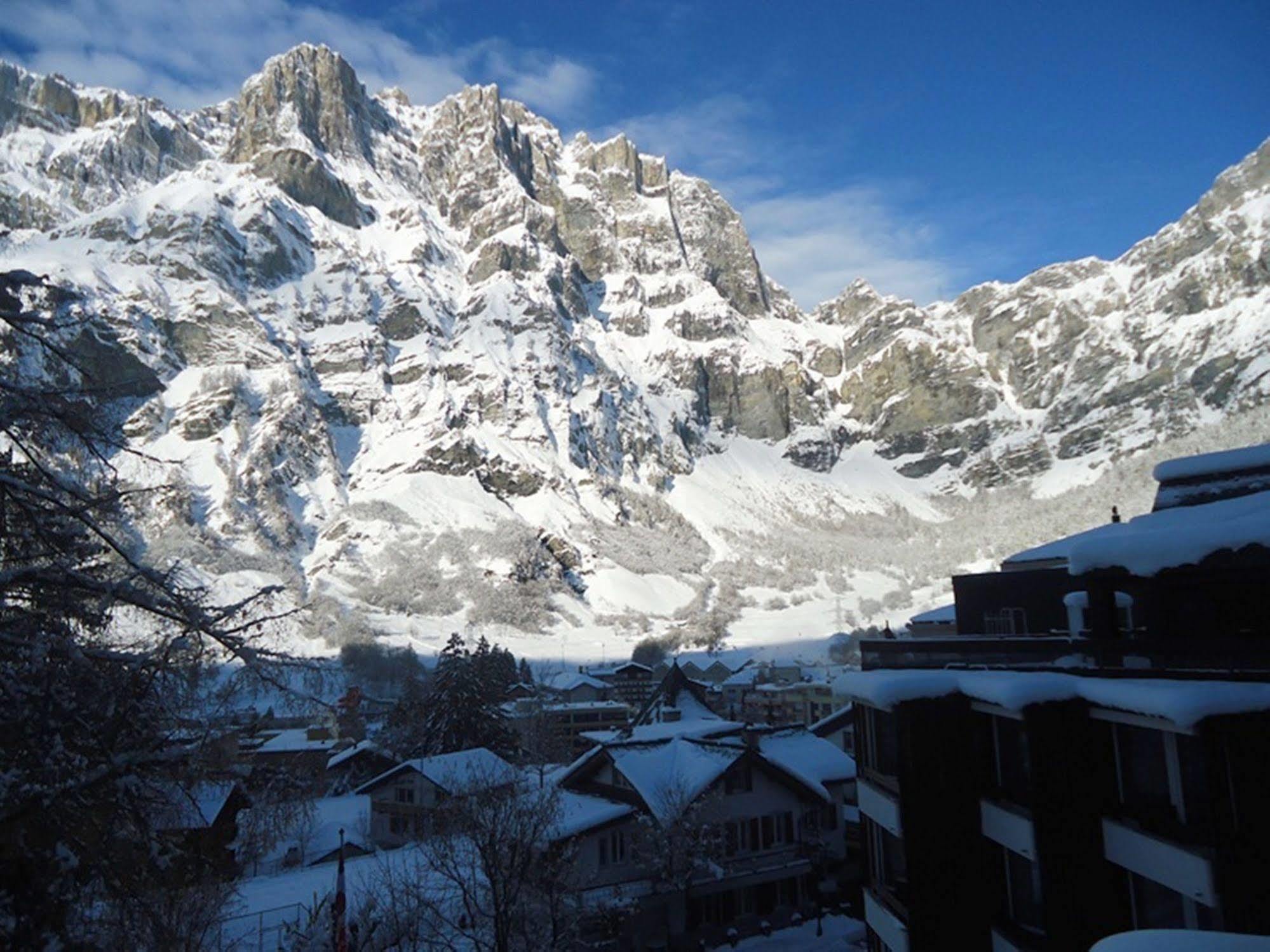 Hotel Quellenhof Leukerbad Bagian luar foto